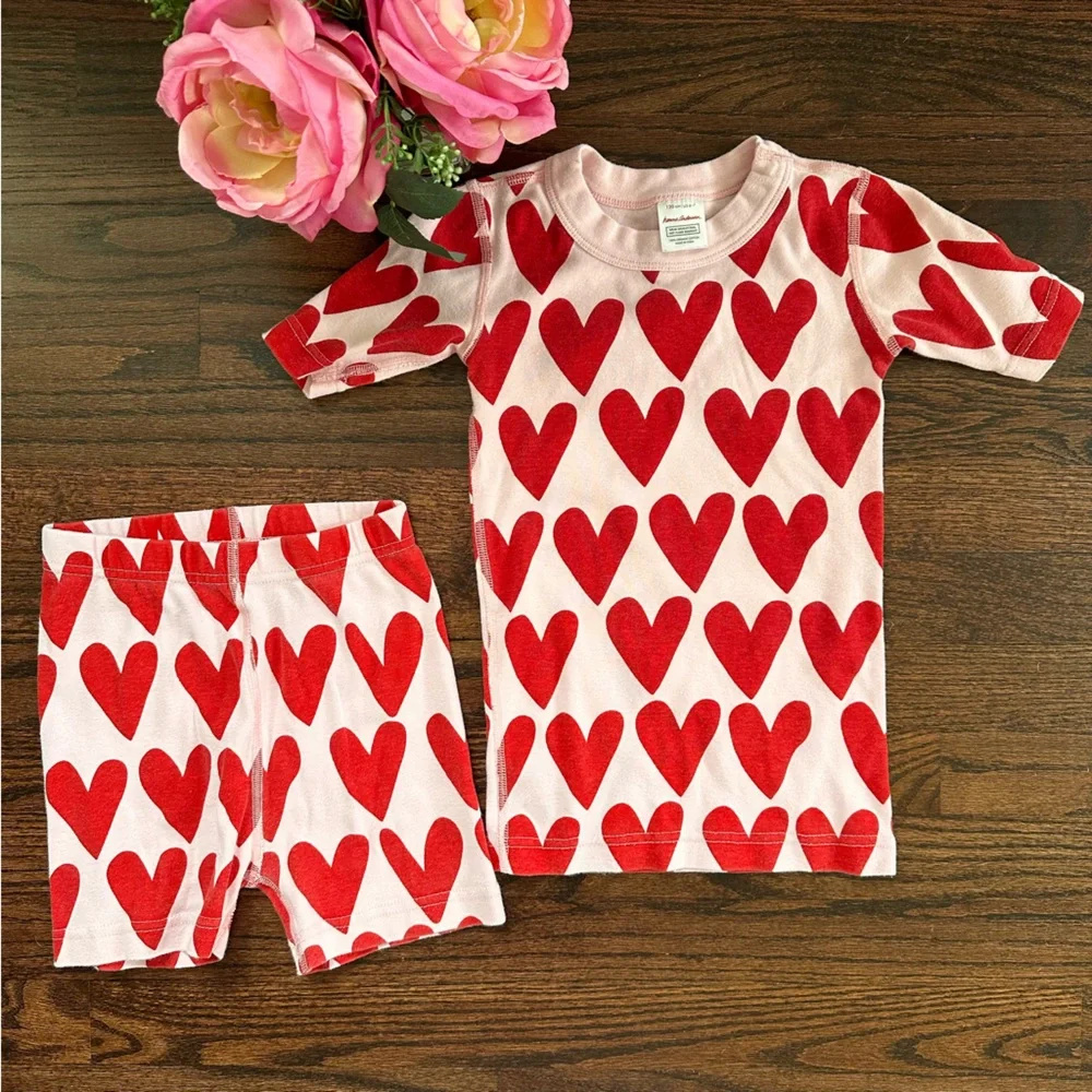 Hanna Andersson hearts pajamas, size 120/6-7 US